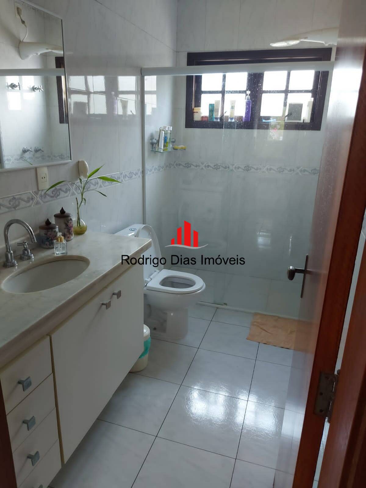 Casa à venda com 3 quartos, 226m² - Foto 13