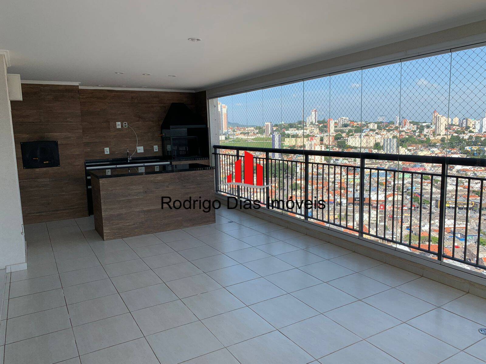 Apartamento à venda com 4 quartos, 216m² - Foto 1