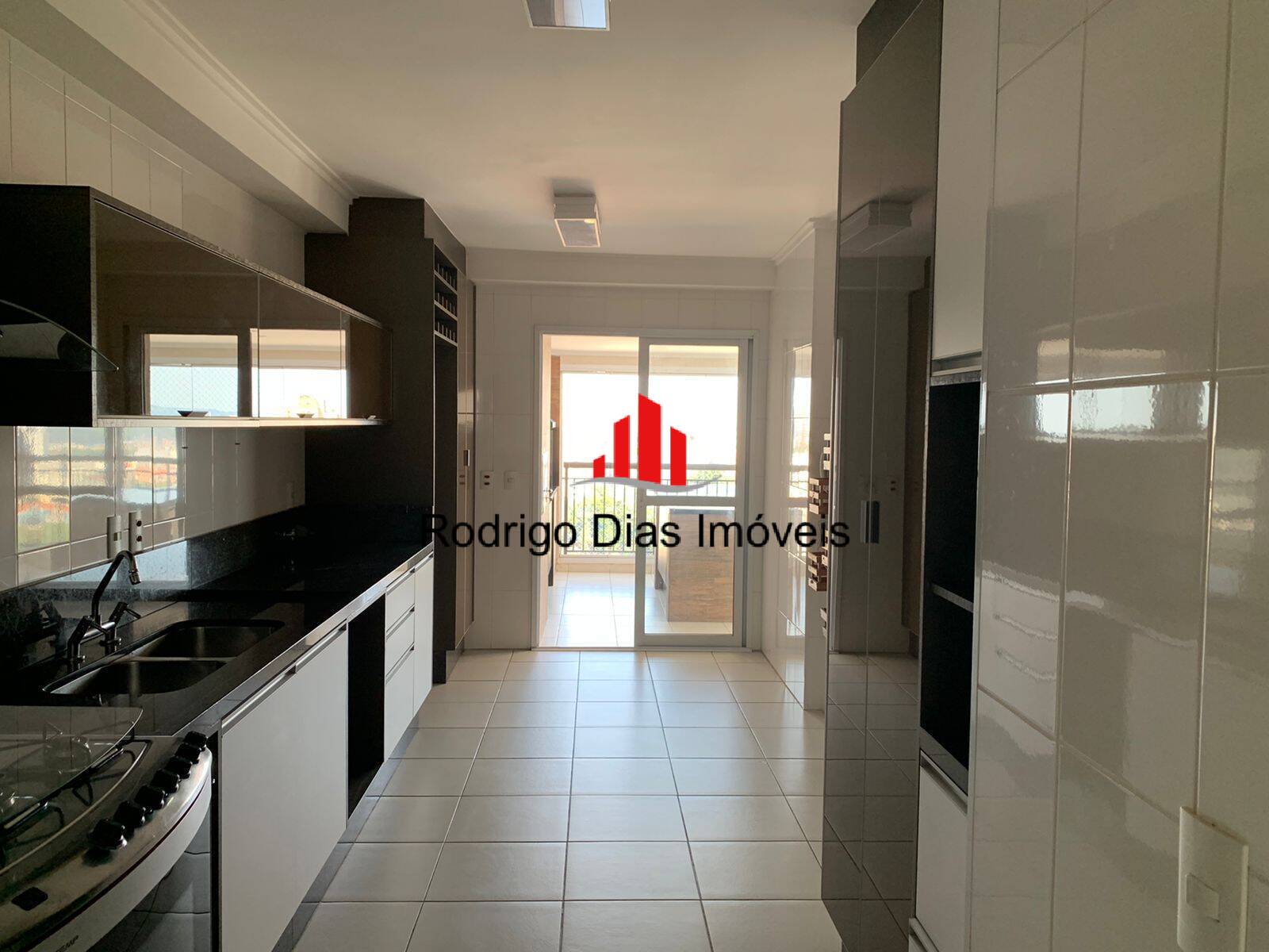 Apartamento à venda com 4 quartos, 216m² - Foto 5