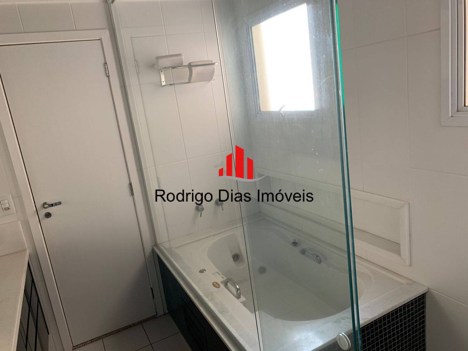 Apartamento à venda com 4 quartos, 216m² - Foto 18