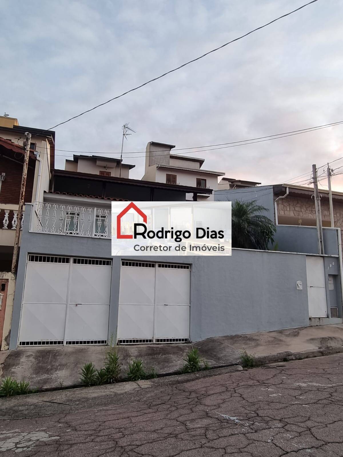 Casa à venda com 3 quartos, 350m² - Foto 2