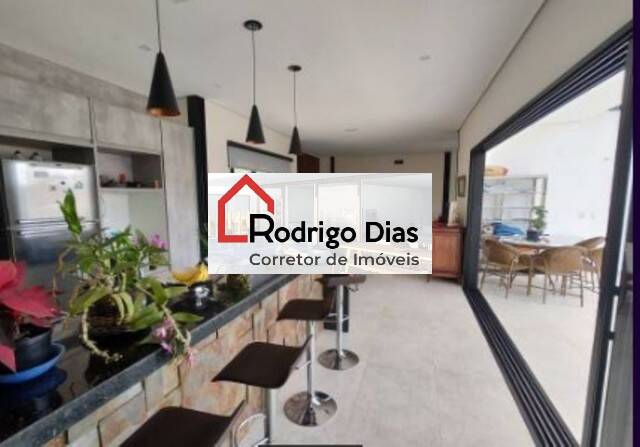 Casa de Condomínio à venda com 4 quartos, 340m² - Foto 1