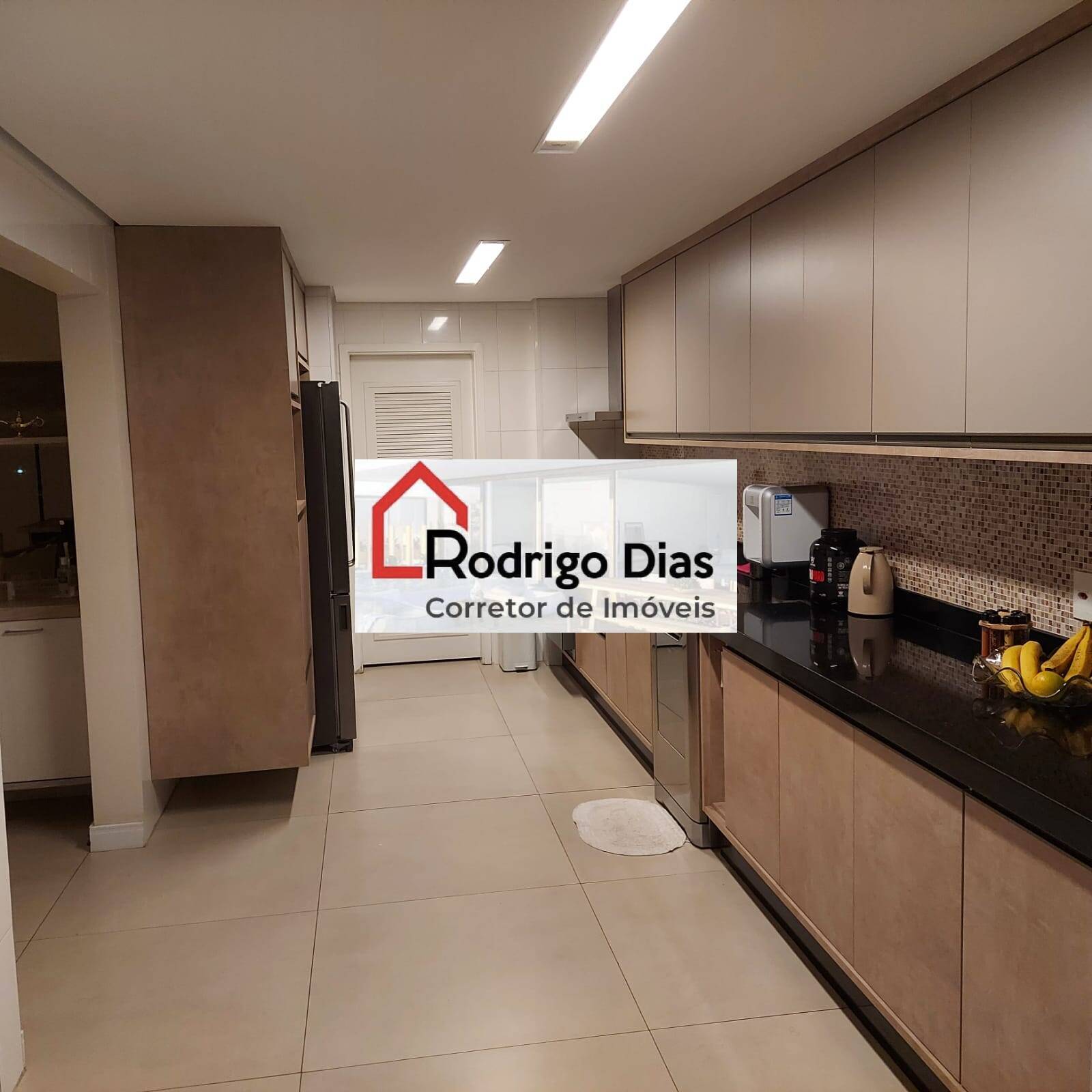 Apartamento à venda com 3 quartos, 216m² - Foto 4