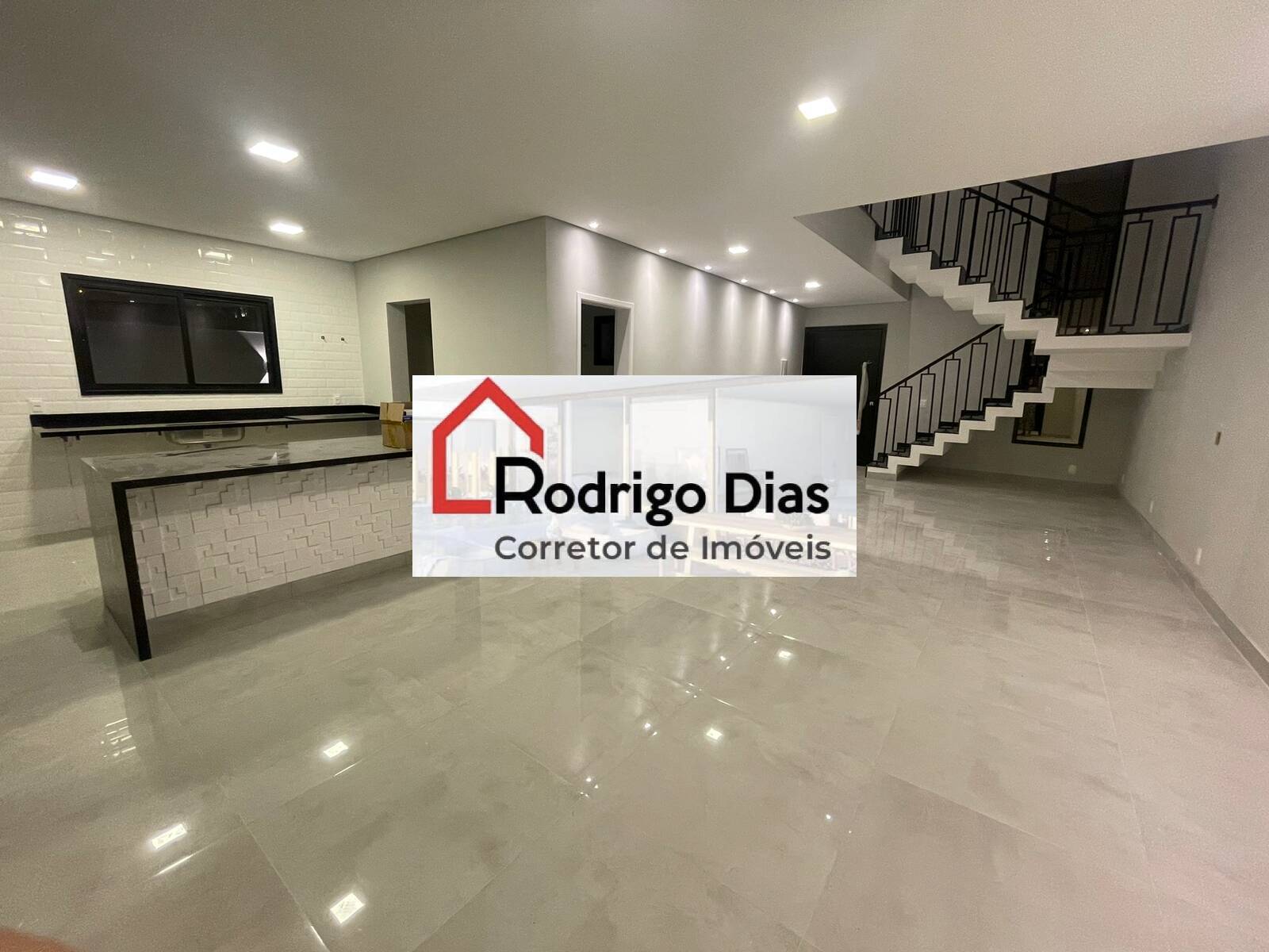 Casa de Condomínio à venda com 3 quartos, 236m² - Foto 2