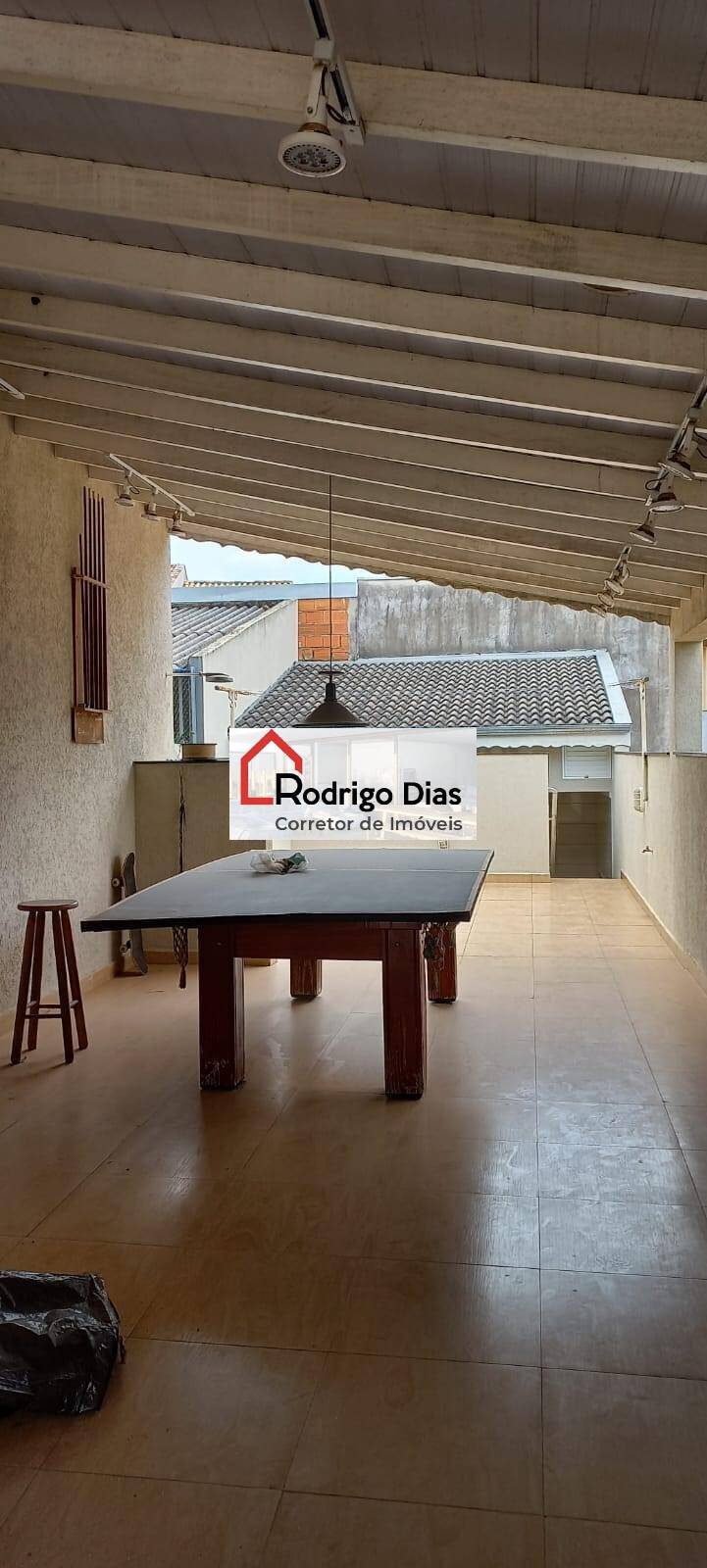 Casa à venda com 3 quartos, 300m² - Foto 2