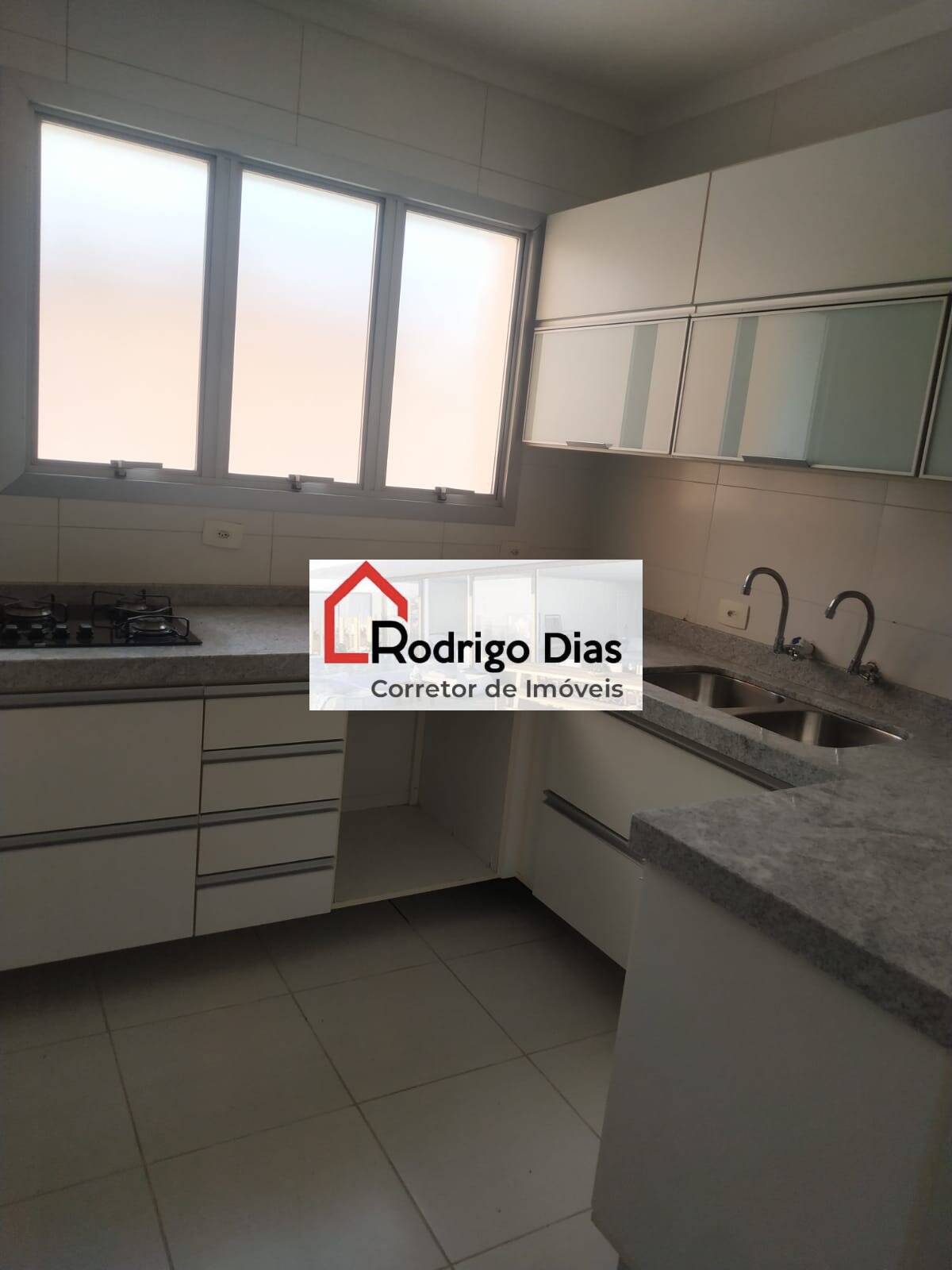 Apartamento à venda com 3 quartos, 155m² - Foto 1