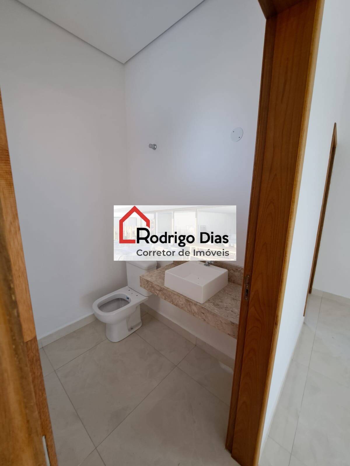 Casa de Condomínio à venda com 3 quartos, 250m² - Foto 3