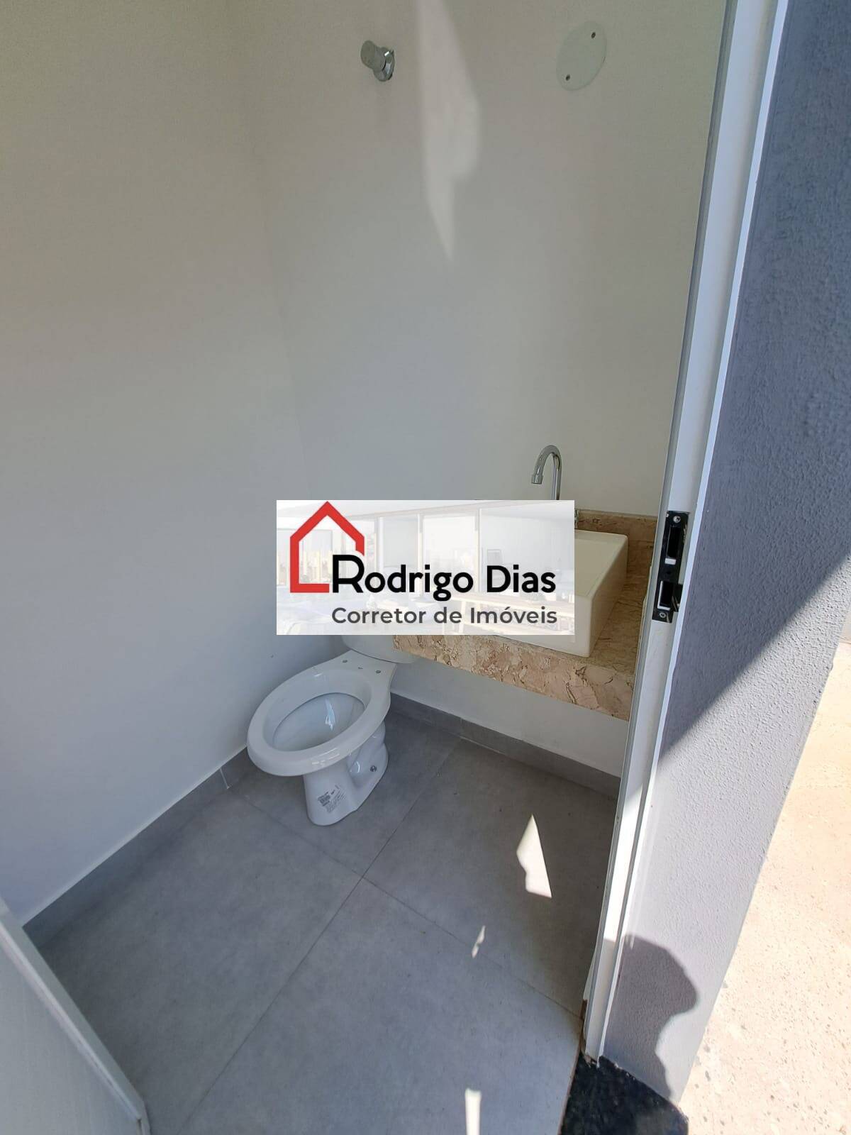 Casa de Condomínio à venda com 3 quartos, 250m² - Foto 4