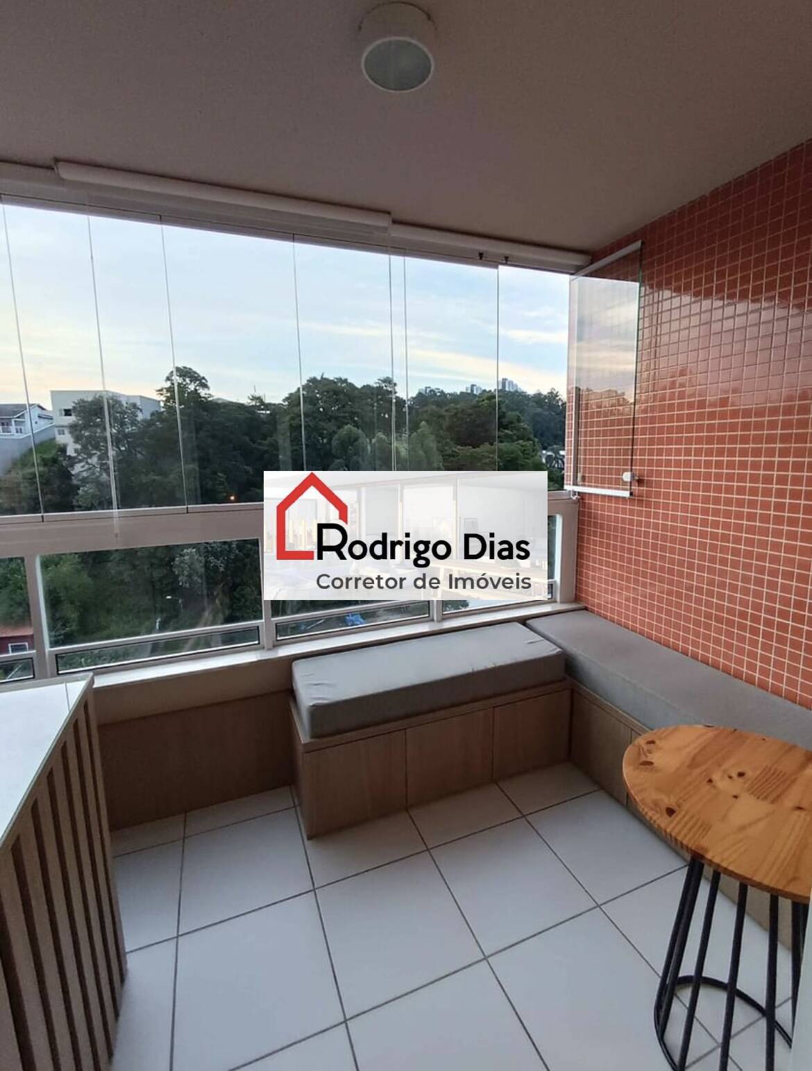 Apartamento à venda com 2 quartos, 77m² - Foto 2