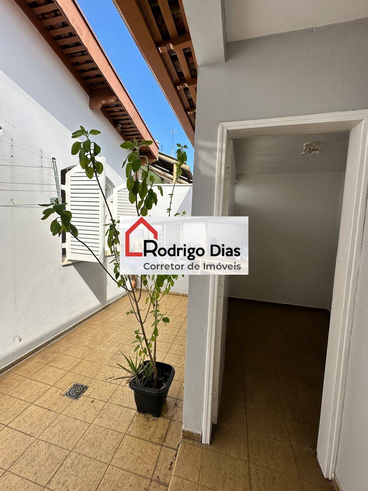 Casa à venda com 3 quartos, 178m² - Foto 2