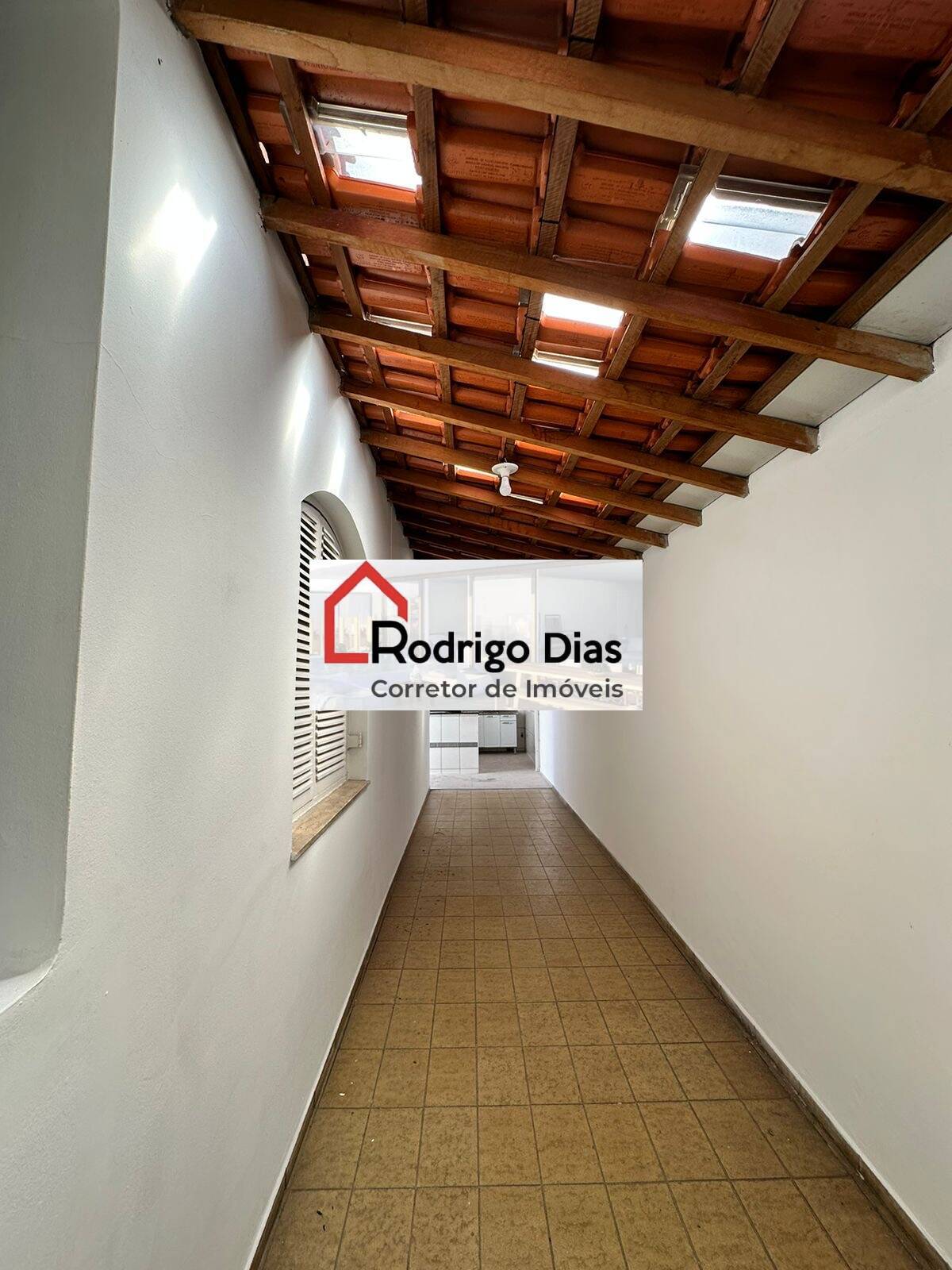 Casa à venda com 3 quartos, 178m² - Foto 4