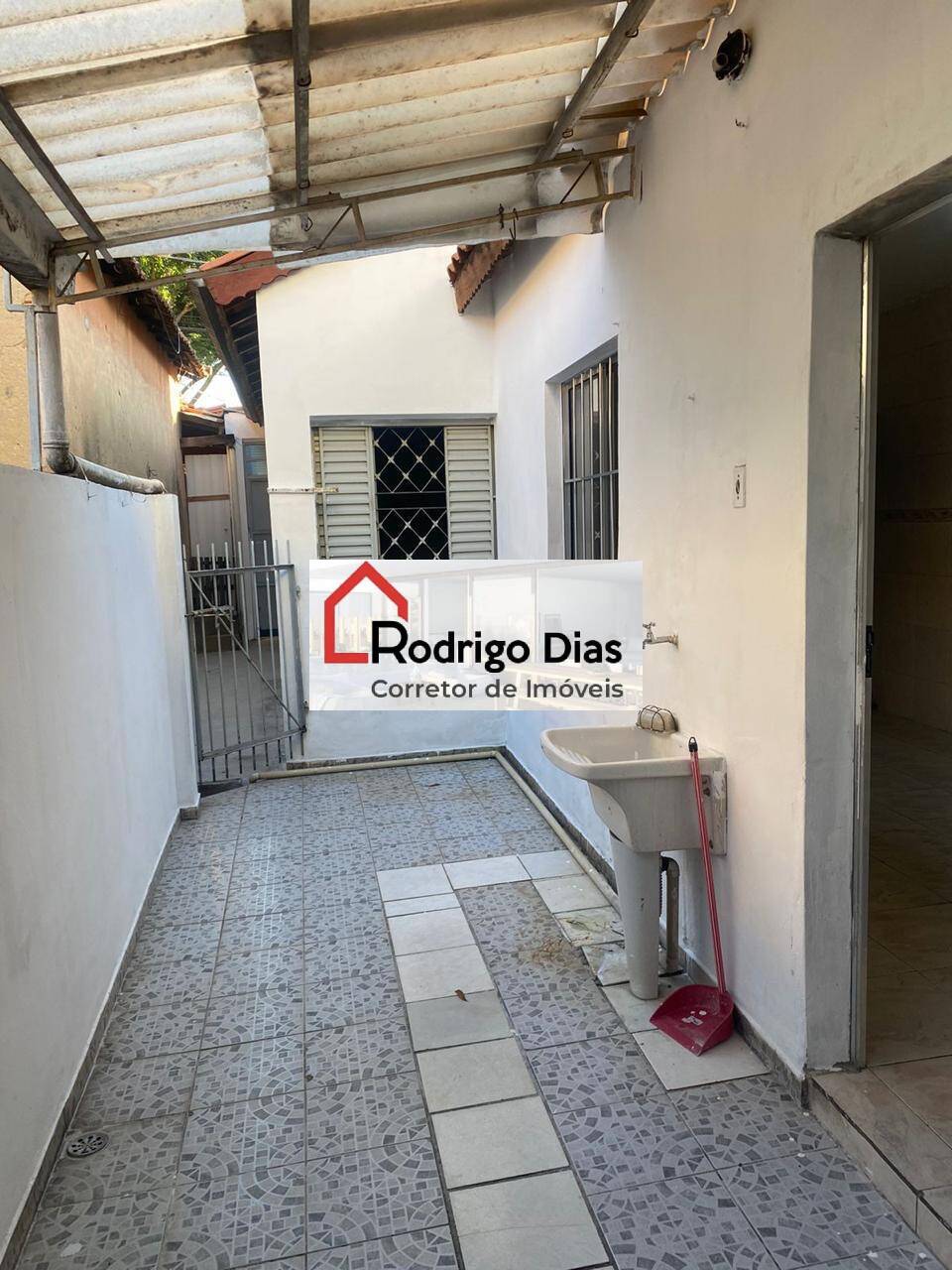 Casa à venda com 4 quartos, 127m² - Foto 4