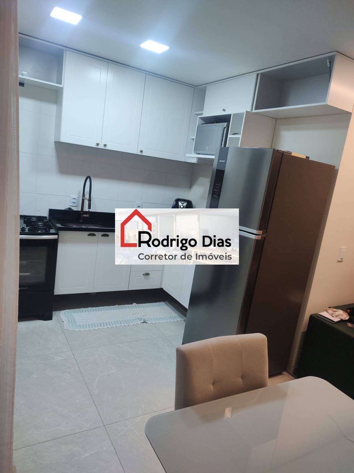 Apartamento à venda com 2 quartos, 64m² - Foto 1