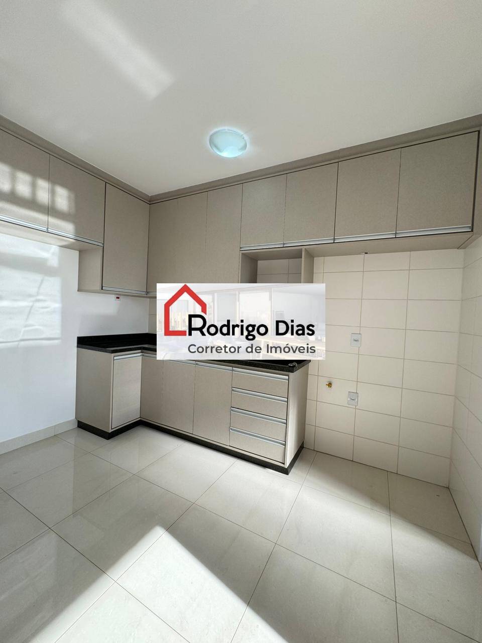 Apartamento para alugar com 3 quartos, 77m² - Foto 11