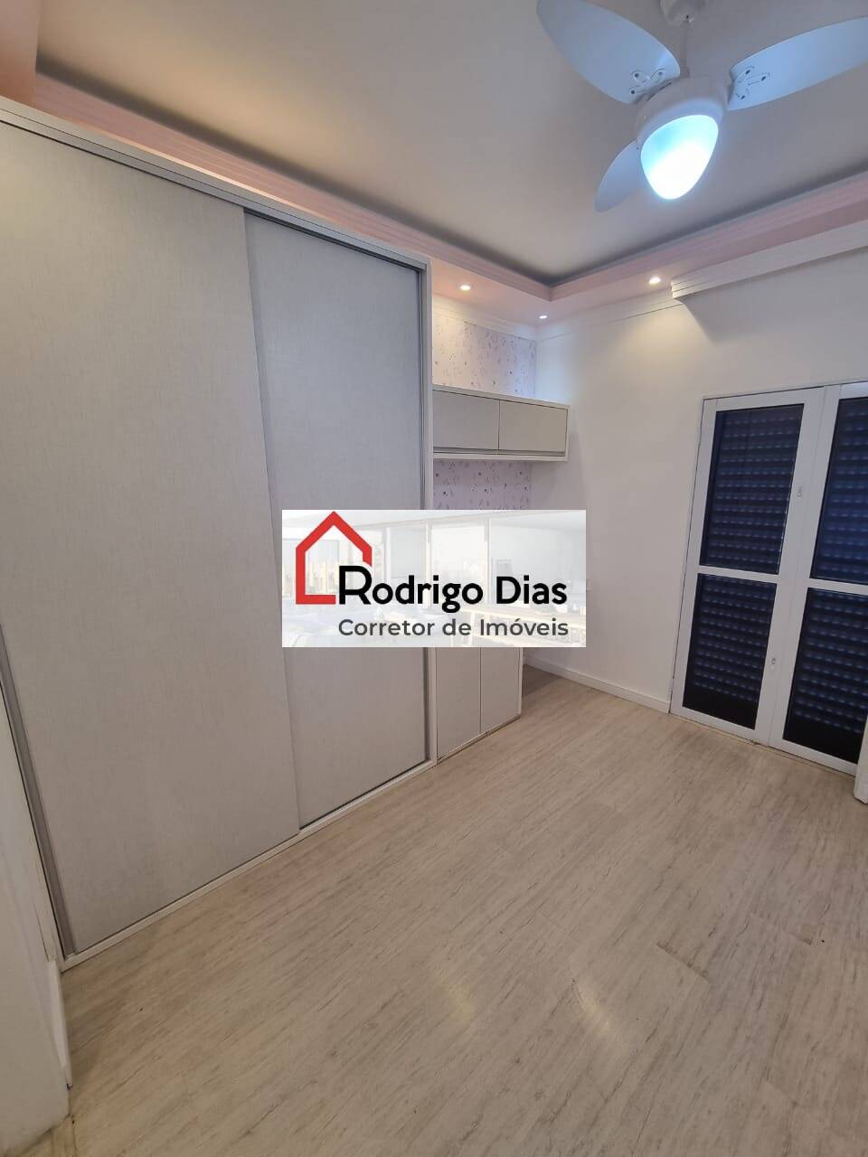 Casa para alugar com 4 quartos, 380m² - Foto 4