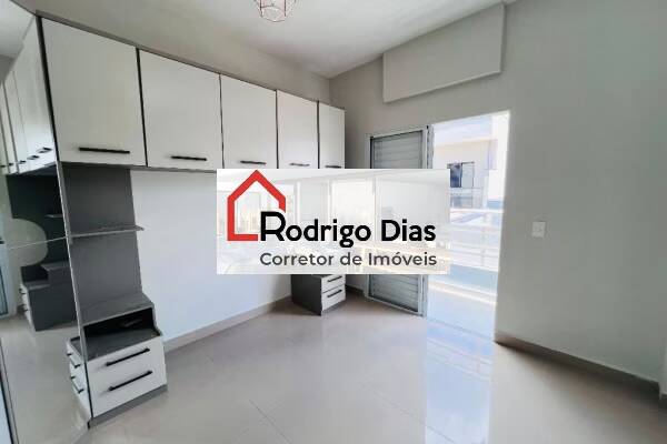 Casa de Condomínio para alugar com 3 quartos, 150m² - Foto 2